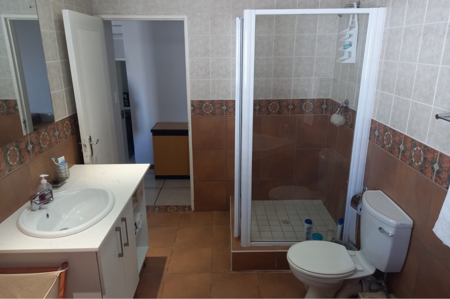 To Let 5 Bedroom Property for Rent in Paradise Beach Western Cape